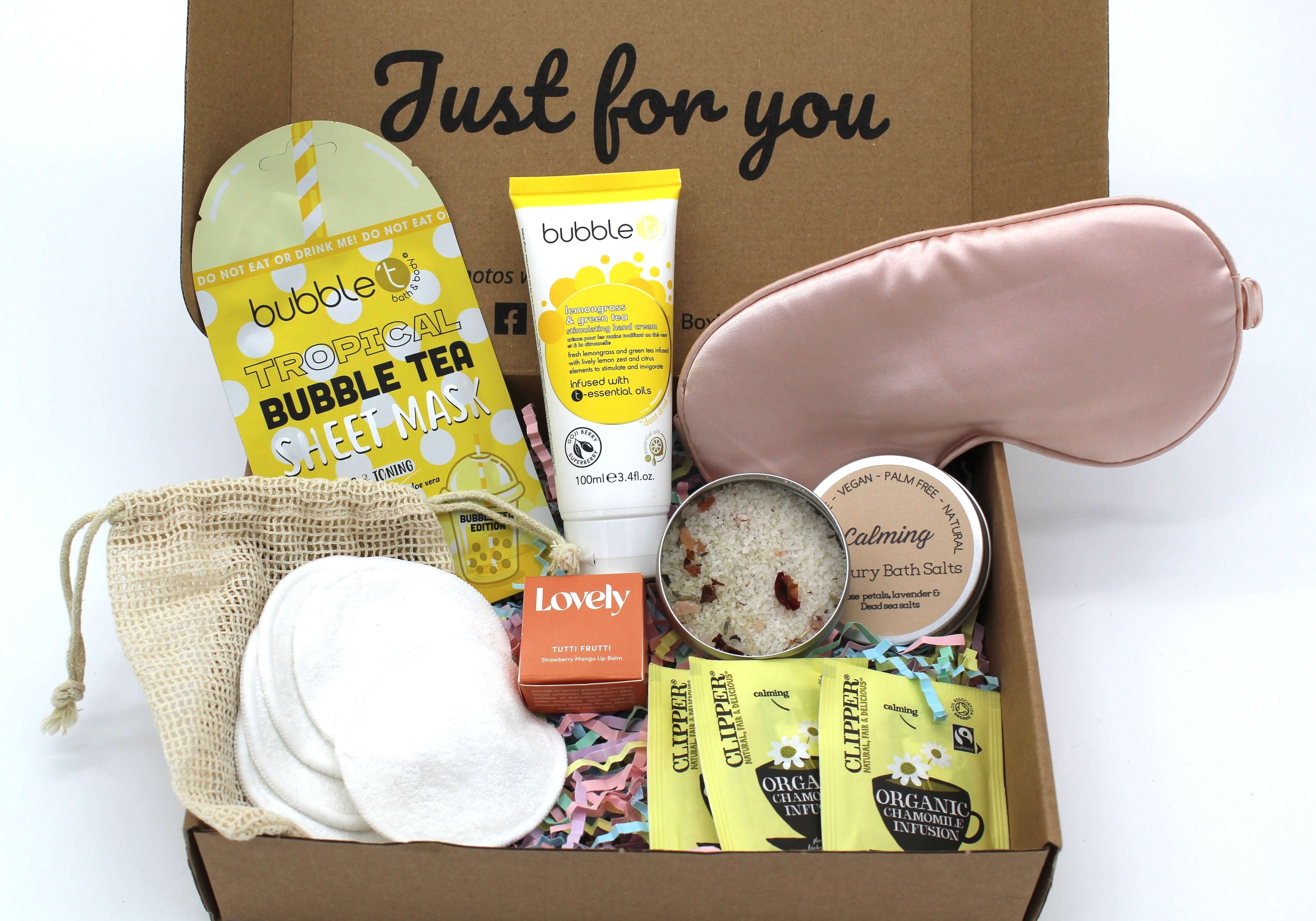 Spa treat at home with girls night in, this gift is packed with everything she will need to unwind and relaxing. Including luxury calming bath salts, 5 reusable face cloths, hand cream, sheet face mask, sleep eye mask, luxurious lip balm and 3 individually wrapped teabags.