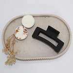 Timeless black claw clip