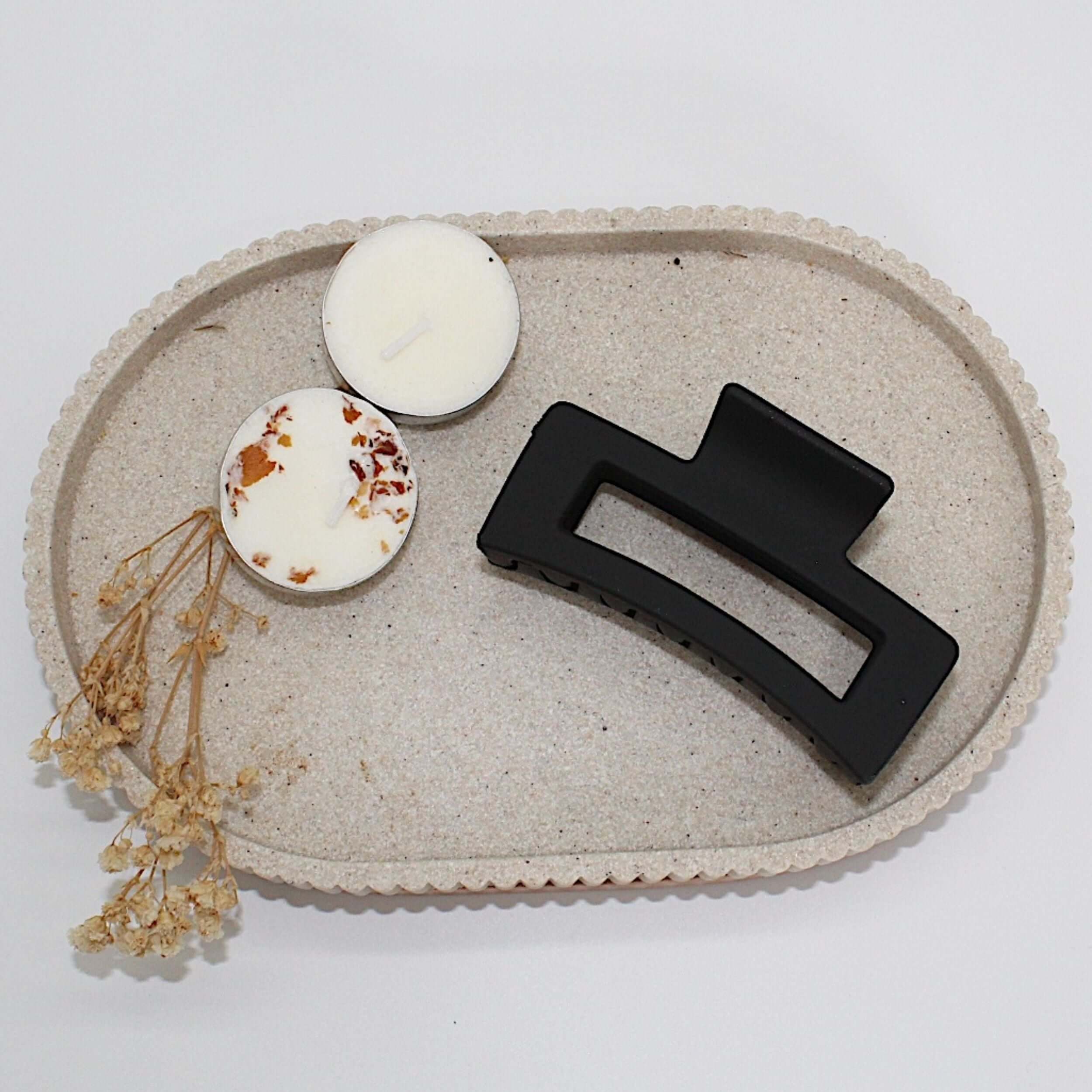 Timeless black claw clip