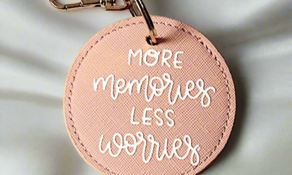 Pink keyring 'More memories'