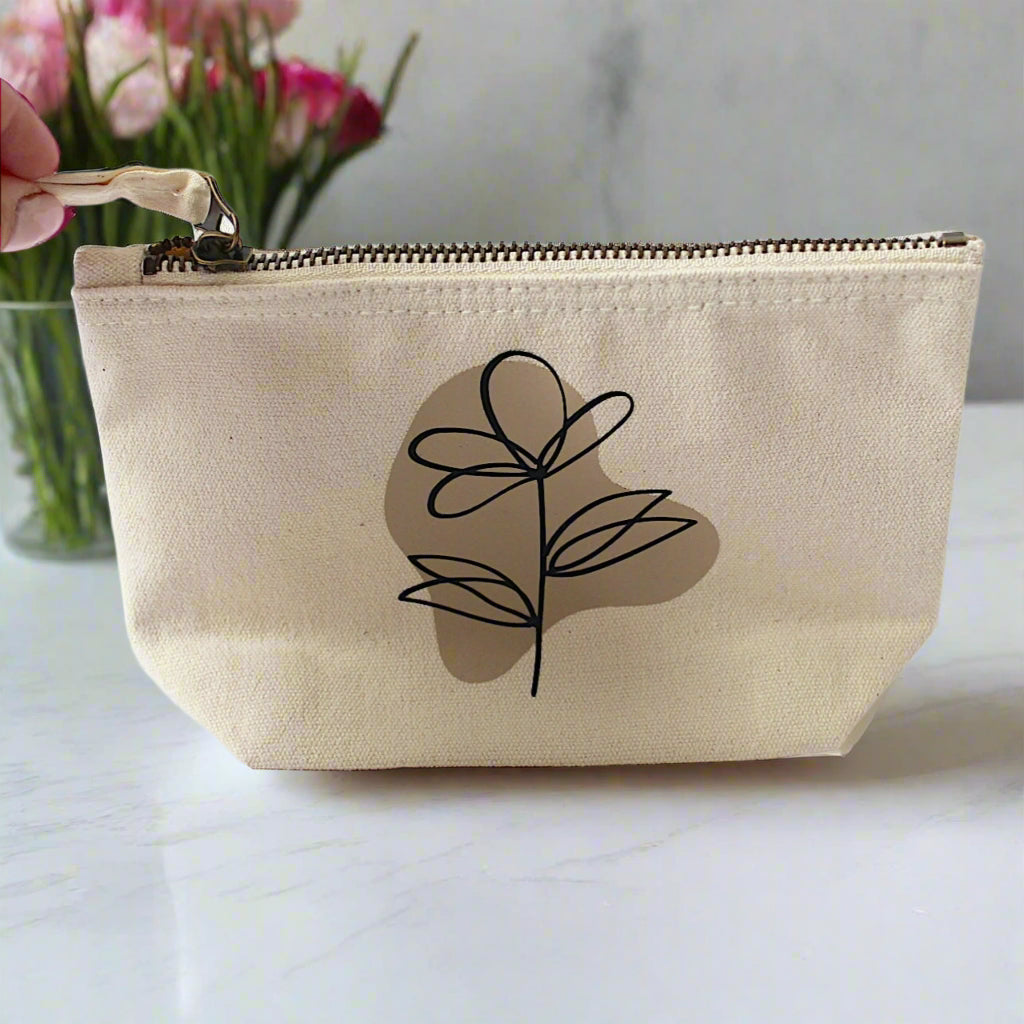 Flower pouch bag